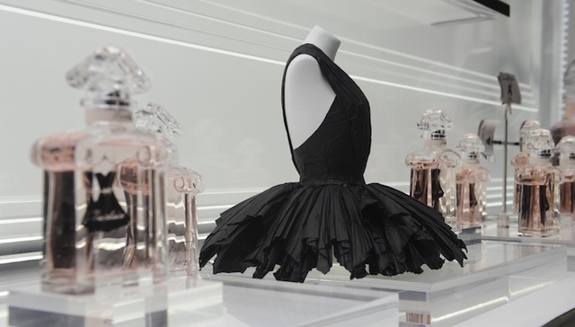 【穿个明白】从葬礼标配到时尚标杆，小黑裙的变身有段故事