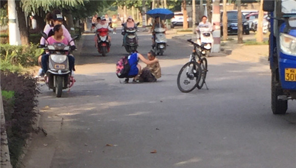 女大学生,老人,被讹