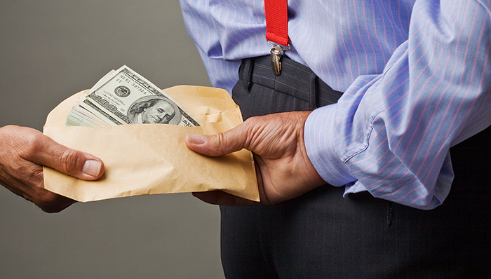 南航高管侵吞386万元