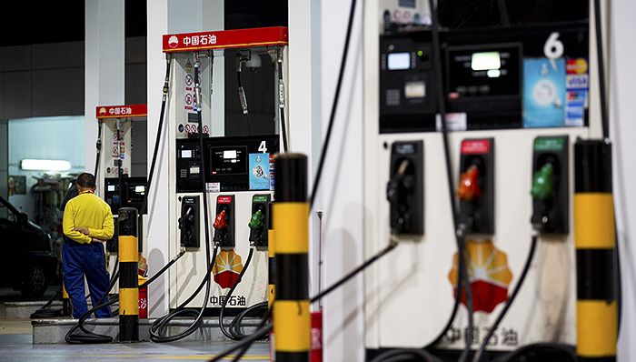 国内成品油价格半年来首度上调