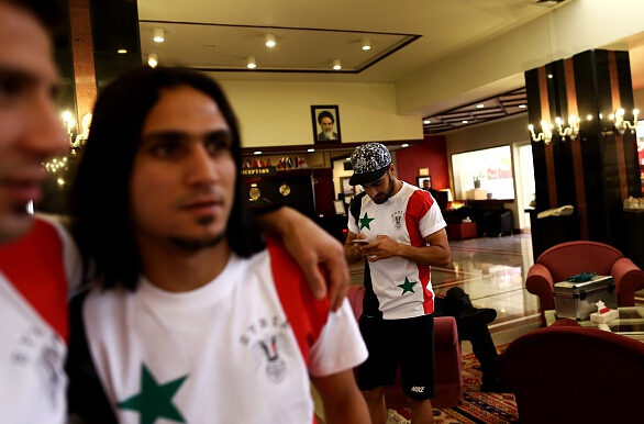 难民、离乡、死亡，这就是战火中的叙利亚足球