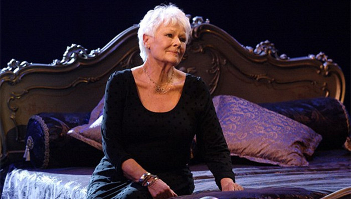 “M夫人“朱迪•丹奇女爵对喜剧新星的建议：把台词大声念出来