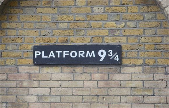 《哈利波特》舞台剧规模太大时间太长，将拆成两部分排演