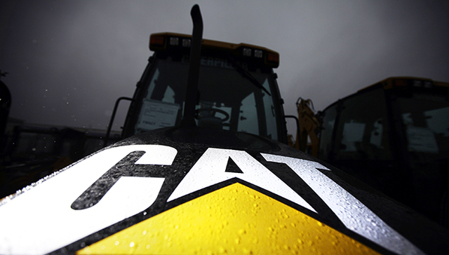 卡特彼勒连续第三年收入下滑