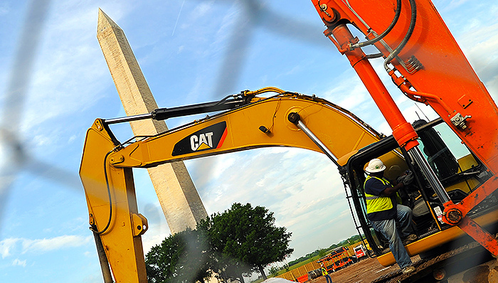 卡特彼勒裁员预警新兴市场复苏乏力