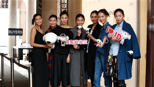 把时装秀办到米兰去 能帮京东把服装生意做得更好吗？