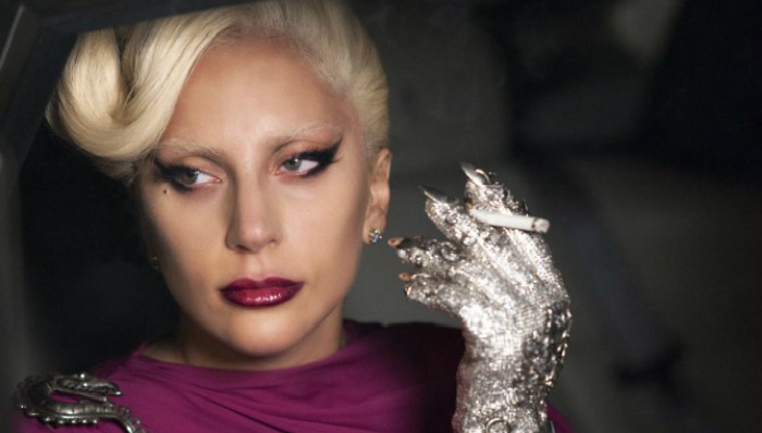 嘎嘎姐在《美恐5》中上演电视首秀 纵欲+割喉饮血可还行？！