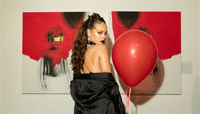 蕾哈娜在洛杉矶办艺术展 公布第八张个人专辑