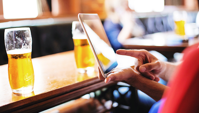 慕尼黑啤酒节的600万游客 如何在四秒钟内喝到一杯6摄氏度的啤酒？