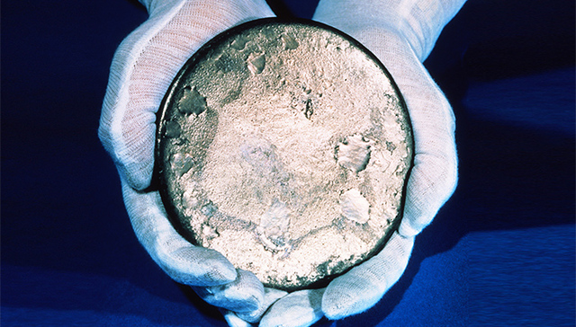 中国首次在自然界发现金属铀