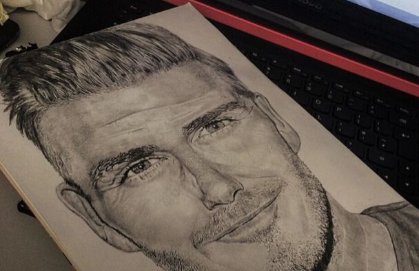 为鼓励一位身患重病的女孩 贝克汉姆献出了一个吻