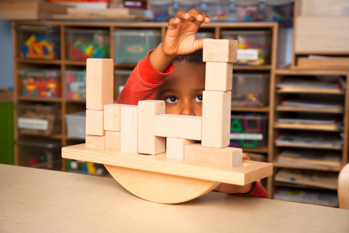 奥飞动漫,孩之宝,铠甲勇士,泛娱乐产业,动漫玩具