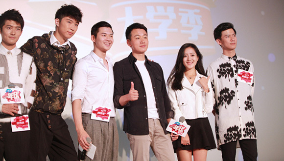《一年级·大学季》开播,佟大为当群演
