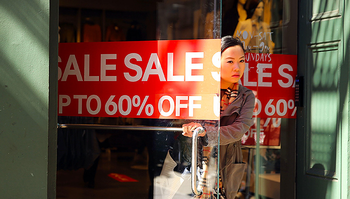 零售业受电商冲击现关店潮,传统零售企业拥抱电商