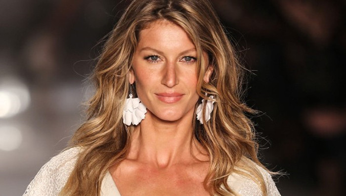 吉赛尔·邦辰与好友锻炼  素颜仍然优雅美丽