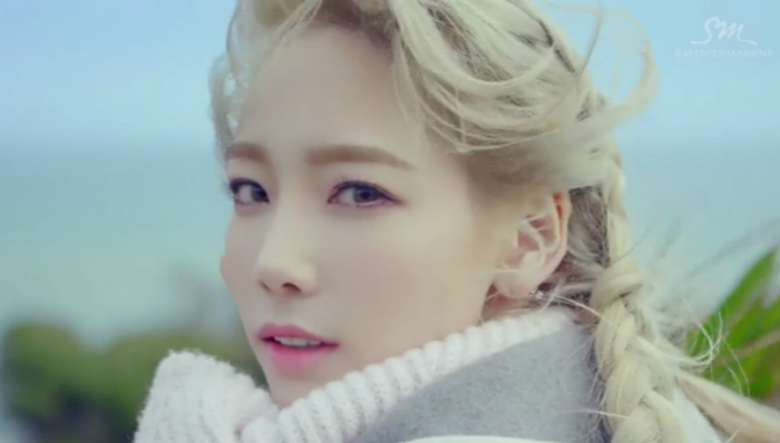 少时泰妍在真人秀里穿睡衣、吃拉面，名副其实的“宅妖精”