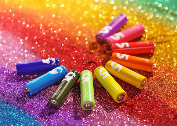 【玩物】颜色控要Hold不住了，小米发布了彩虹色5号电池