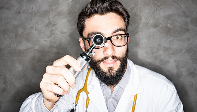 扎克只穿便装,盖茨曾经用三个显示器