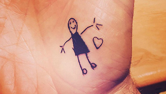 小七画技陡升！为小贝亲笔画上新纹身