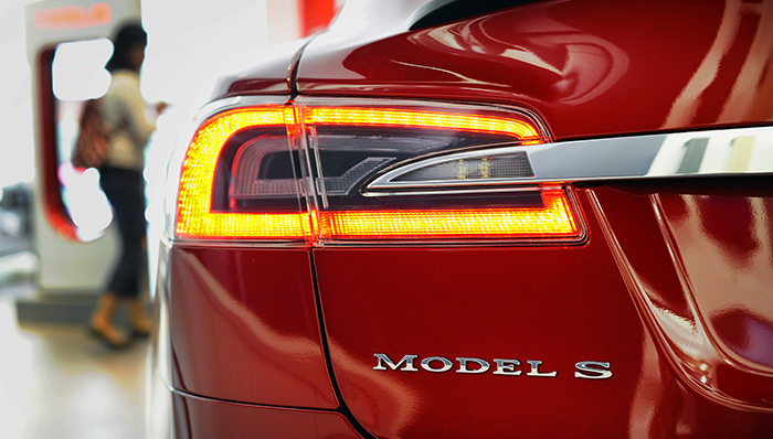 特斯拉打破“直营”传统