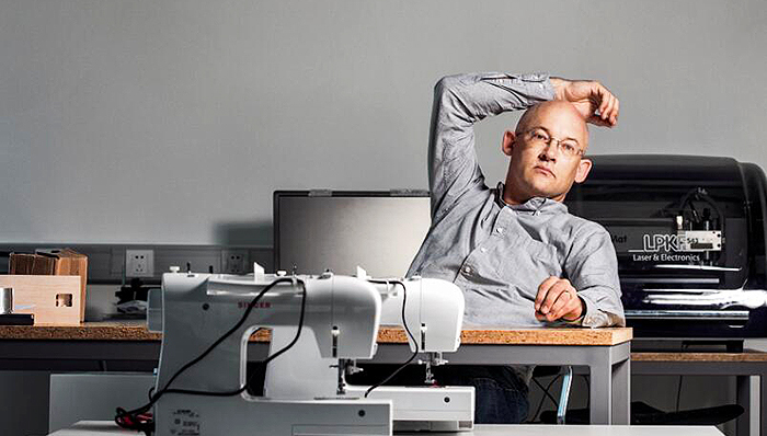 克莱·舍基出版《认知盈余》,社交网络时代布道者克莱·舍基