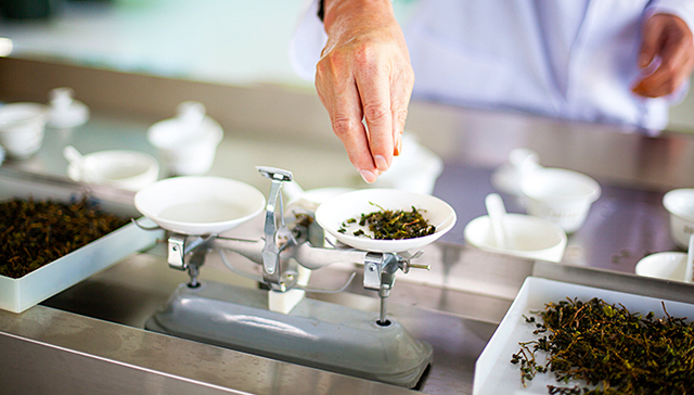 亚宝药业产品含有毒染料