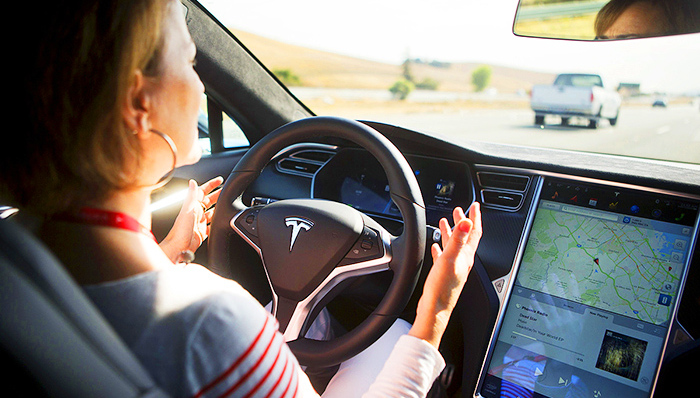 特斯拉说自动驾驶软件才是核心