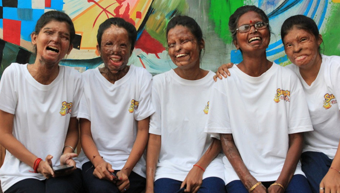 泼酸袭击,硫酸攻击,咖啡馆,印度,泰姬陵,女英雄,家庭暴力