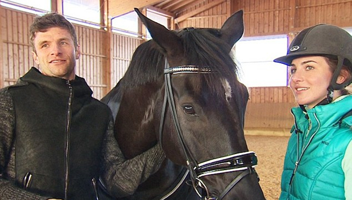 穆勒养着一匹名为Dave的马 他自称“胡萝卜管理员”