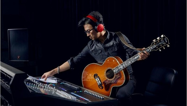 明星跨界,创业,耳机,汪峰,粉丝经济,商业逻辑