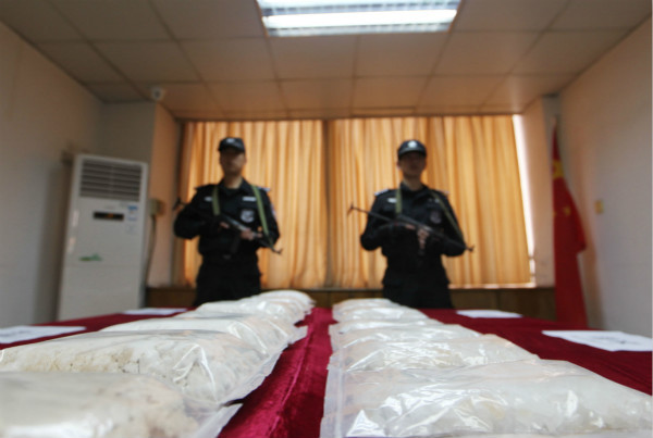 吸毒，无人岛，腐败