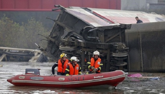 高速列车脱轨10人死亡 法国30年来铁路伤亡事故一览