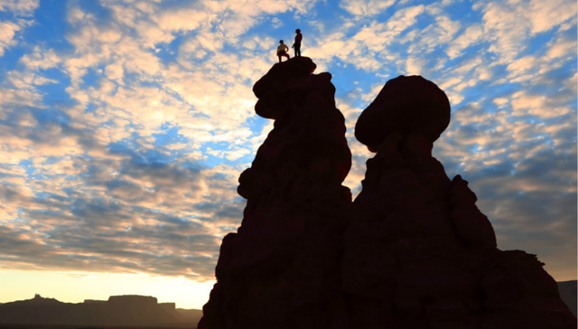 易思婷,刘赟卿,荒漠高塔,攀岩