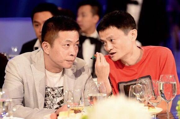 【腾讯科技】曹国伟砸钱成新浪大股东 加剧阿里入股猜测