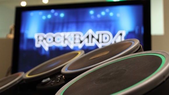 乐队战争：《吉他英雄Live》和《摇滚乐队4》的较量