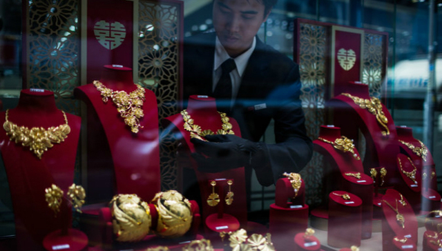 从周大福到老凤祥 珠宝商们正想方设法让24K金饰品流行起来