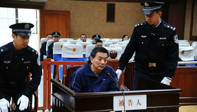 广西交通厅原官员举报厅长副市长,无期改判15年