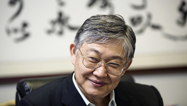 施永青出山重掌中原