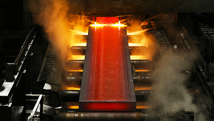 中国钢铁产业现“弧顶”加“下降通道”走势