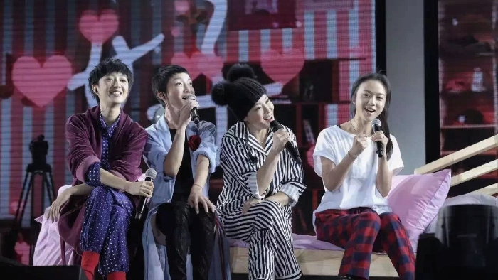 夜观星象|周汤桂奶四女神开睡衣爬梯，卷福德普两男神呆萌神模仿