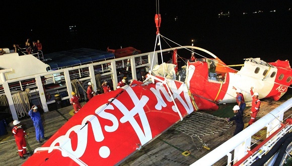 亚航8501坠毁之谜解开：技术故障加上人为处置不当