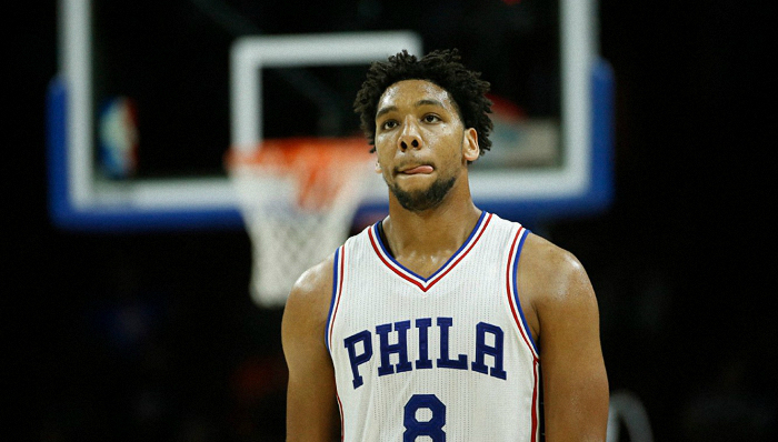 场外打架 好不容易赢了一场球的76人把“探花”奥卡福给禁赛了