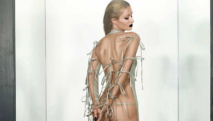 希尔顿全裸背为杂志拍照 要赶超金·卡戴珊的翘臀照