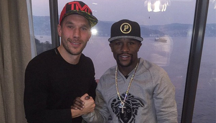 跨界友谊 前德国国脚波多尔斯基欢迎梅威瑟到土耳其游玩