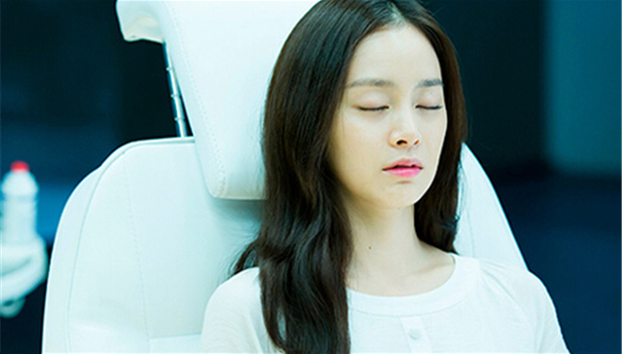 金泰熙ins公开跳水准备自拍照 超近距离的清纯女神