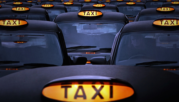 滴滴被出租车司机围堵