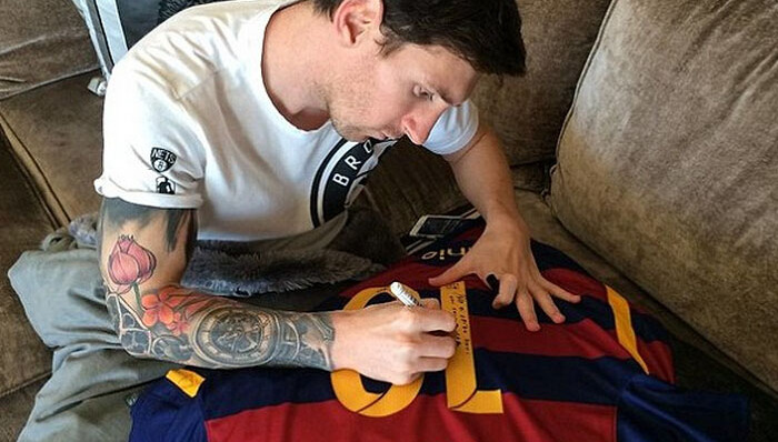 小罗晒梅西签名球衣 巴萨两代10号情谊深厚