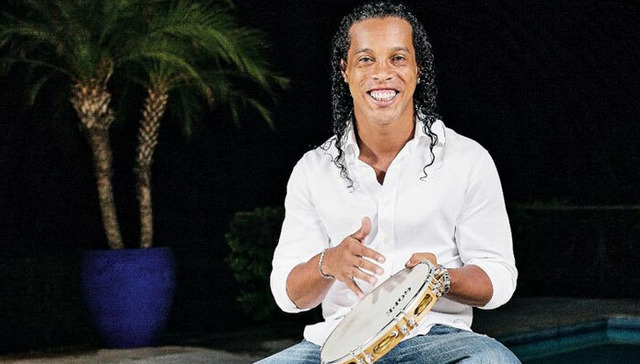 罗纳尔迪尼奥：我曾距离曼联只有48小时，我一直想帮助梅西变得更好