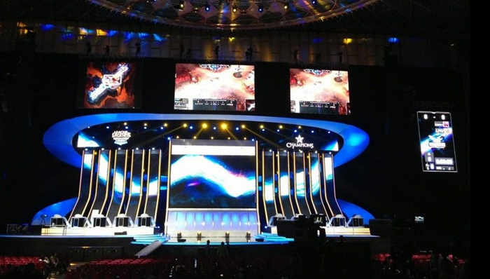 《英雄联盟》,网络游戏