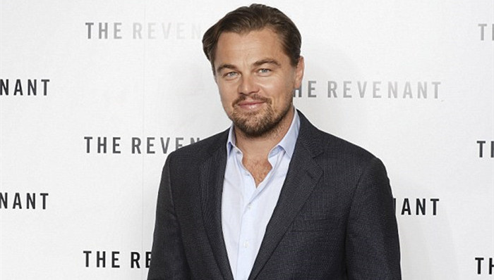 小李子说他三次差点死了：鲨鱼攻击，飞机引擎爆炸，跳伞出状况